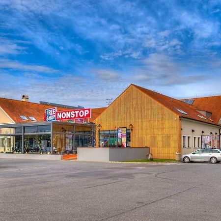 Itvv Hotel Chvalovice  Luaran gambar