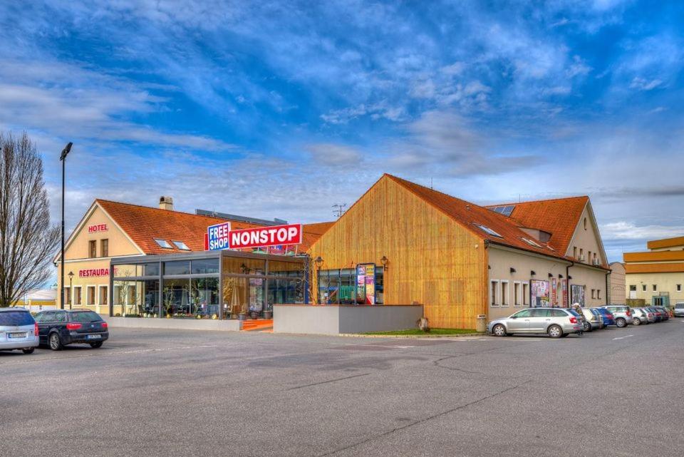 Itvv Hotel Chvalovice  Luaran gambar